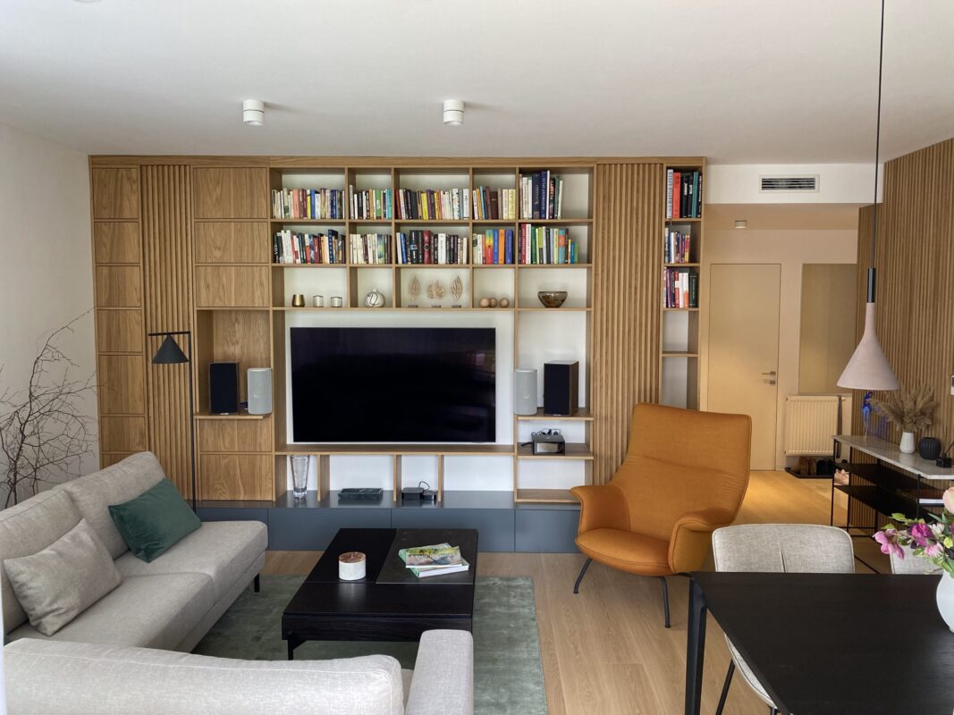 Experienced interior architect presenting completed project portfolio – Archideal design expertise