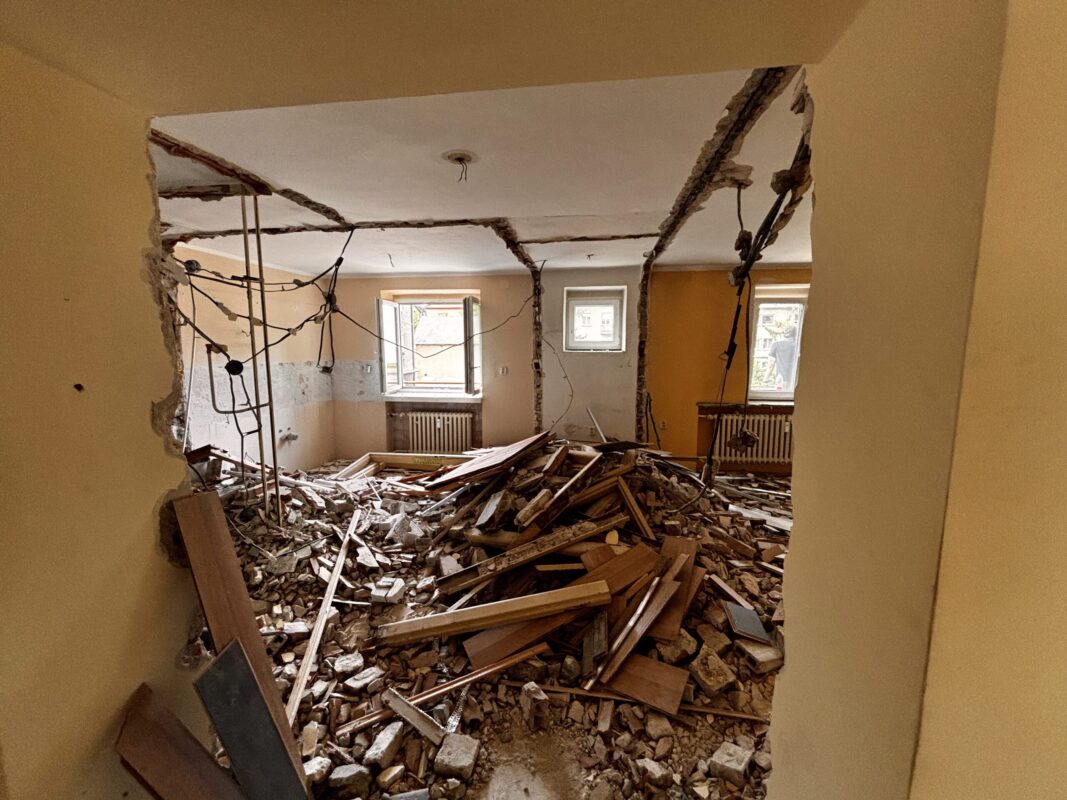 Construction Companies and Risks – What to Watch Out For Construction site for interior renovation project with professional supervision by Archideal